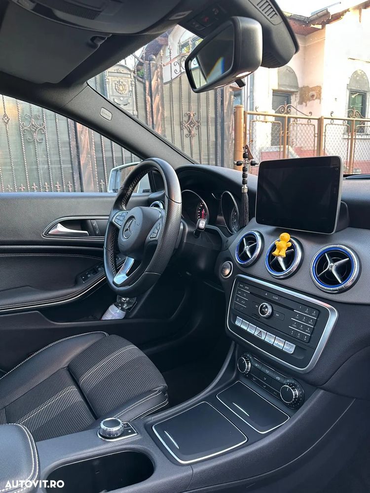 Mercedes-Benz CLA 180 7G-DCT - 17