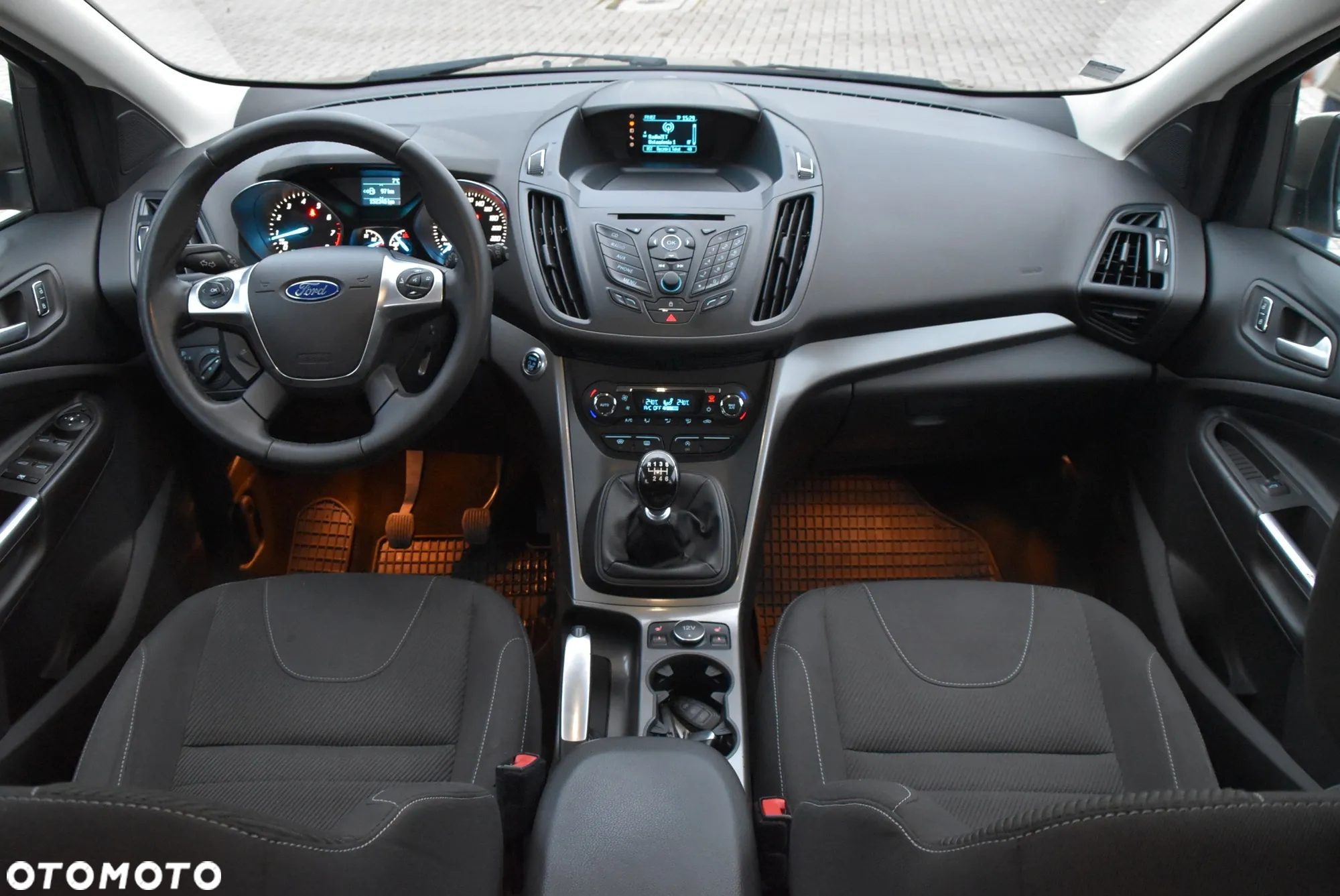 Ford Kuga - 24