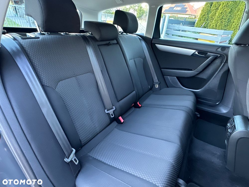 Volkswagen Passat - 28