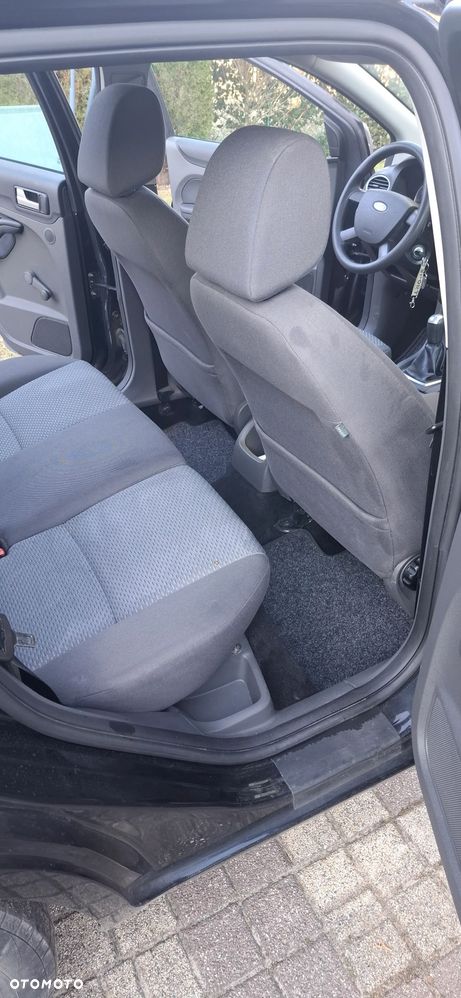 Ford Focus 1.8 Fun - 11