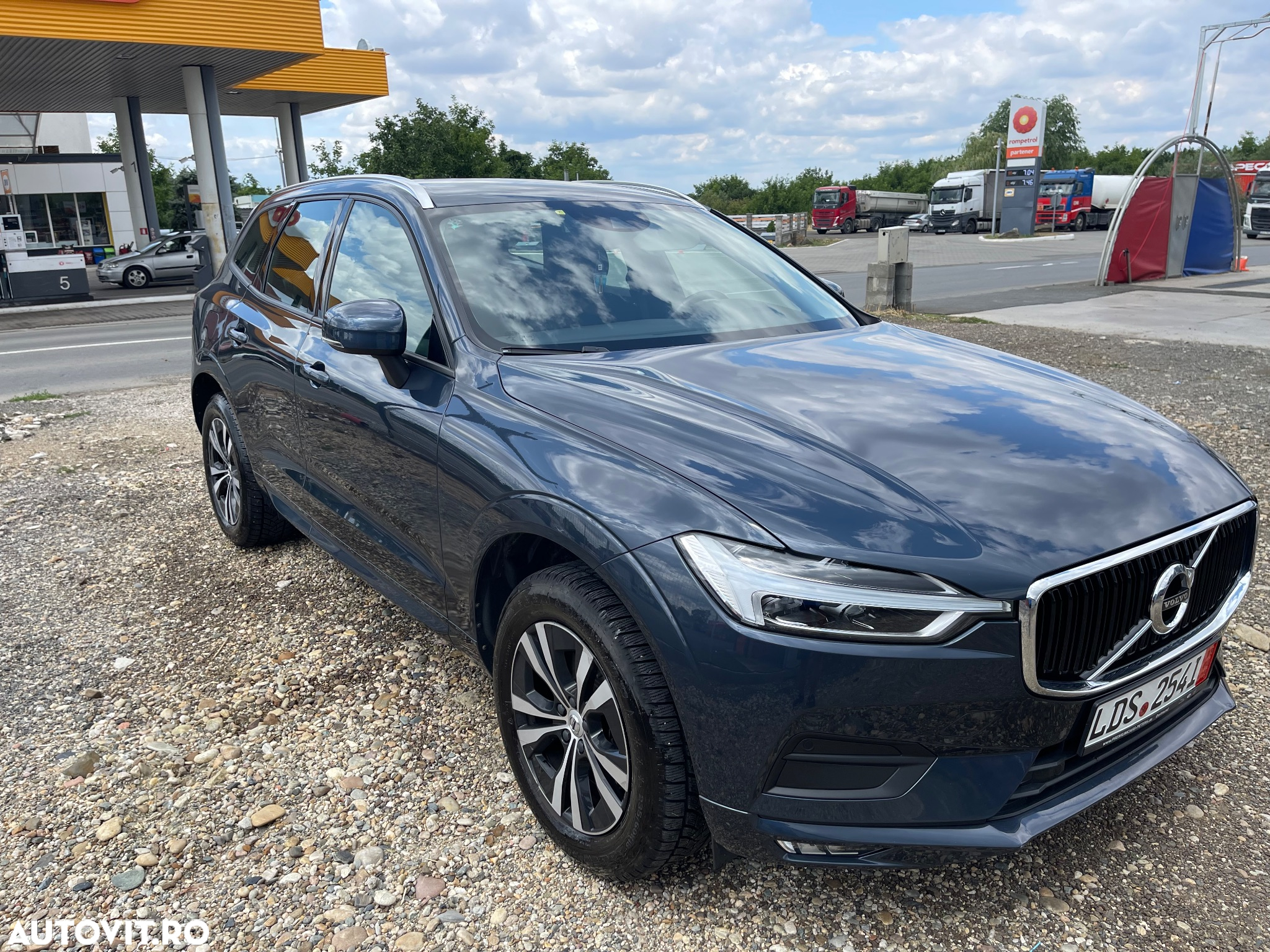 Volvo XC 60 B4 MHEV AT8 AWD Momentum Pro - 14