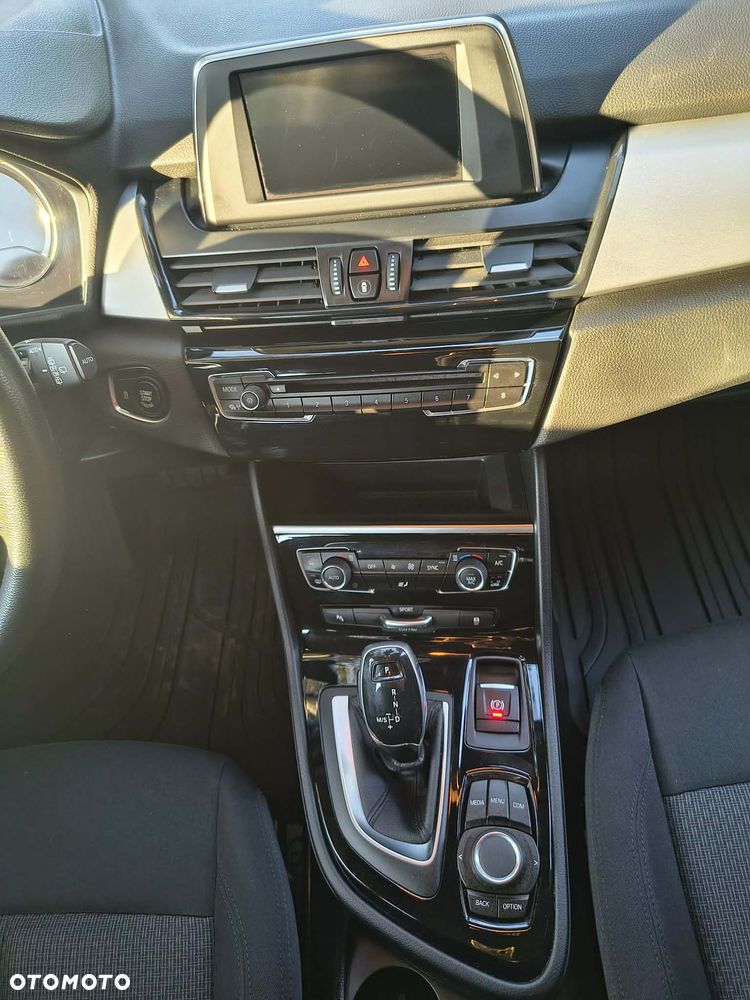 BMW Seria 2 218i - 5