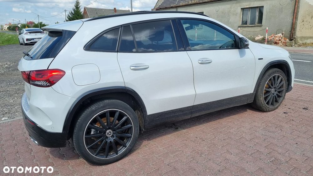 Mercedes-Benz GLA 250 e 8G-DCT AMG Line - 2