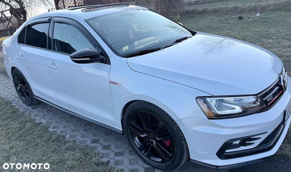 Volkswagen Jetta - 4