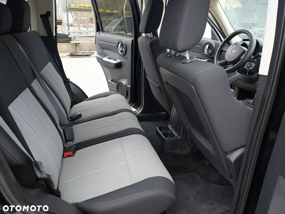 Dodge Nitro - 13