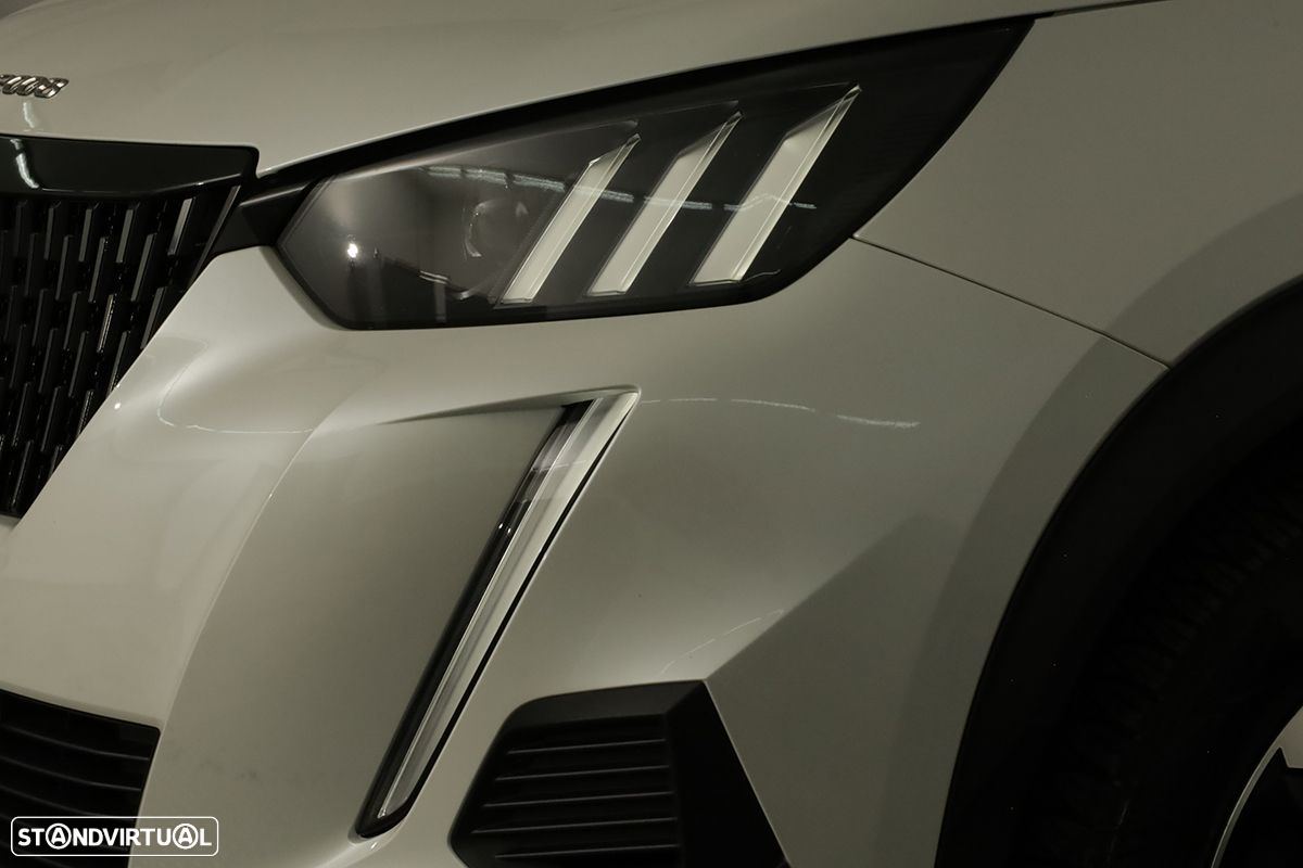 Peugeot 2008 1.2 PureTech GT EAT8 - 6