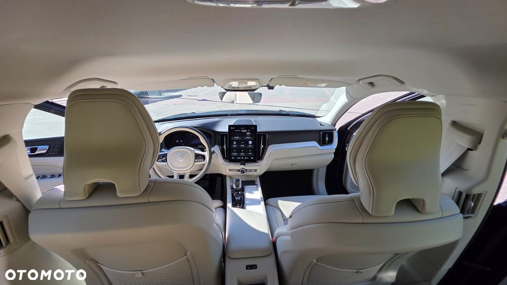 Volvo XC 60 T6 Plug-In Hybrid AWD Plus Black Edition - 27