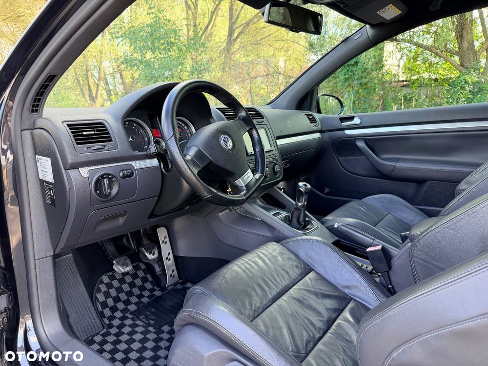 Volkswagen Golf R32 - 11