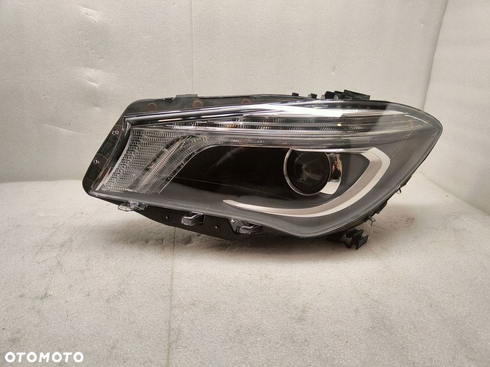 Mercedes-Benz CLA W117 XENON Przód strona lewa A1179065100 - 1