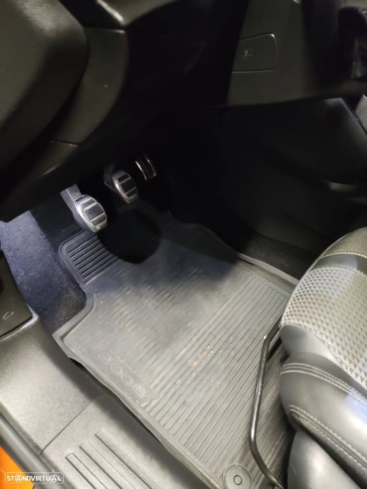 Peugeot 2008 1.2 PureTech GT Line - 6