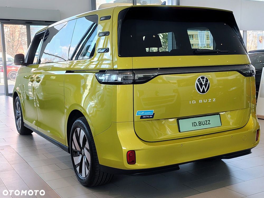 Volkswagen ID. Buzz Pro z długim rozstawem osi silnik: 210 kW (286 KM) 86 kWh / skrzynia biegów: Automatyczna 1 biegowa rozstaw osi: 3239 mm - 5