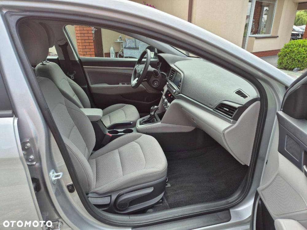 Hyundai Elantra - 16