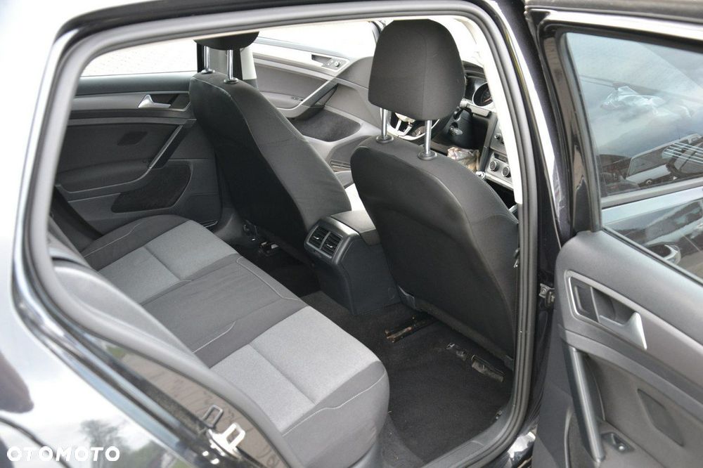 Volkswagen Golf - 24