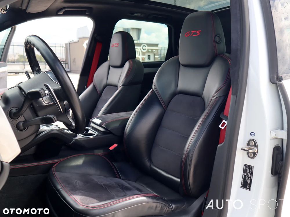 Porsche Cayenne GTS - 19