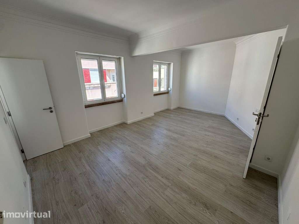Apartamento T1 remodelado com vista rio em São Vicente, Lisboa. - Grande imagem: 2/25