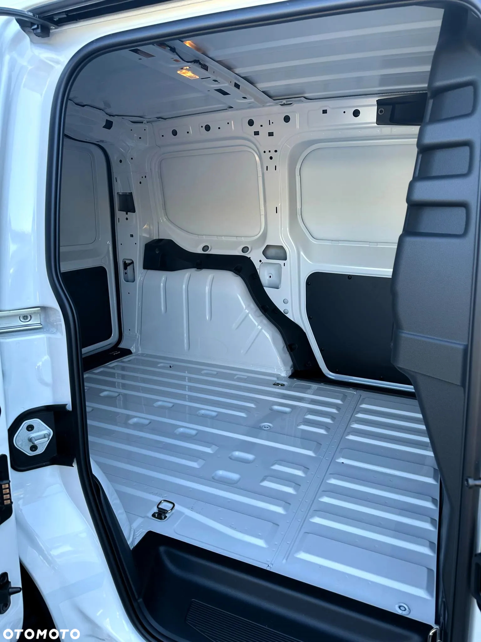 Volkswagen Caddy - 9