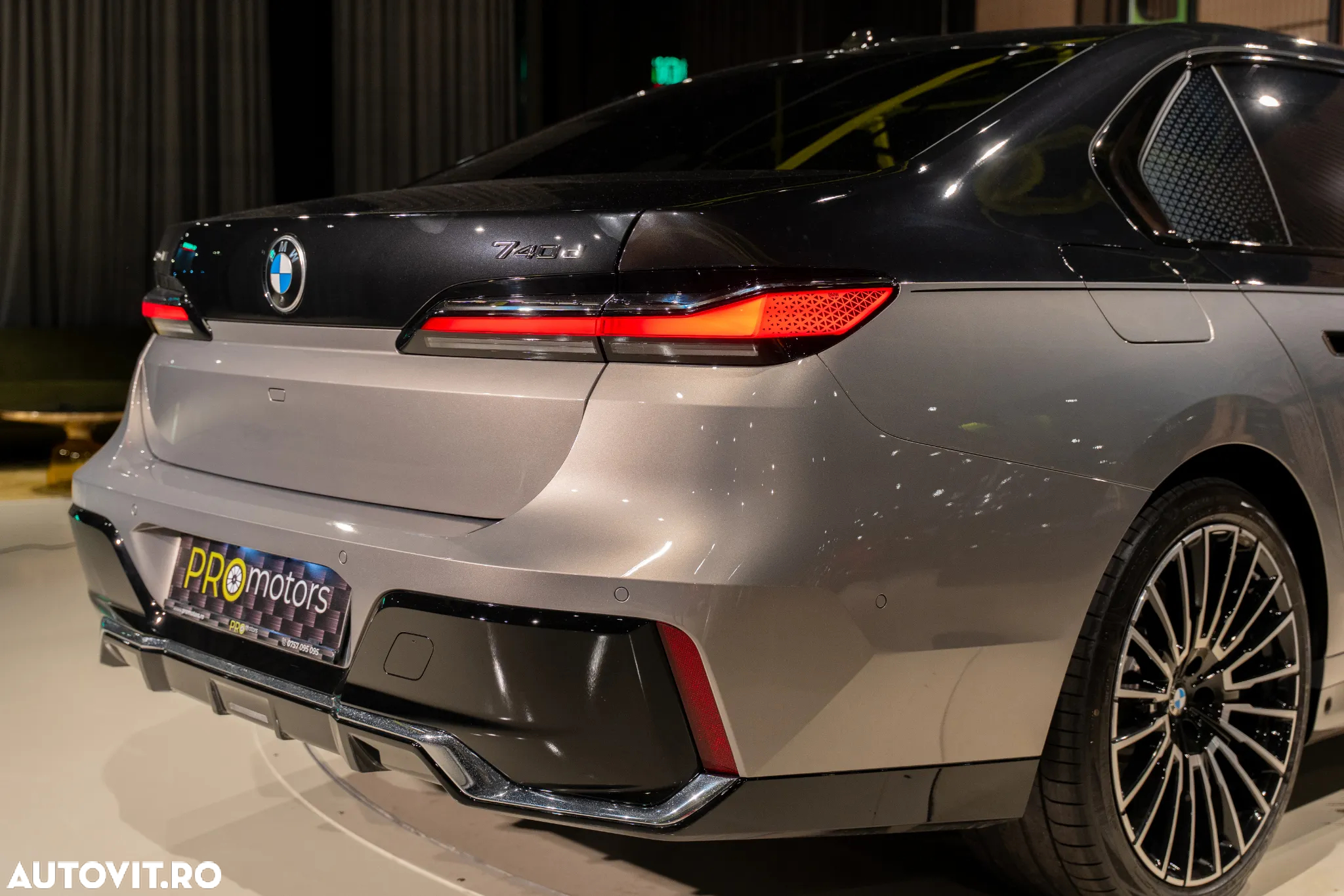 BMW Seria 7 740d xDrive MHEV - 15