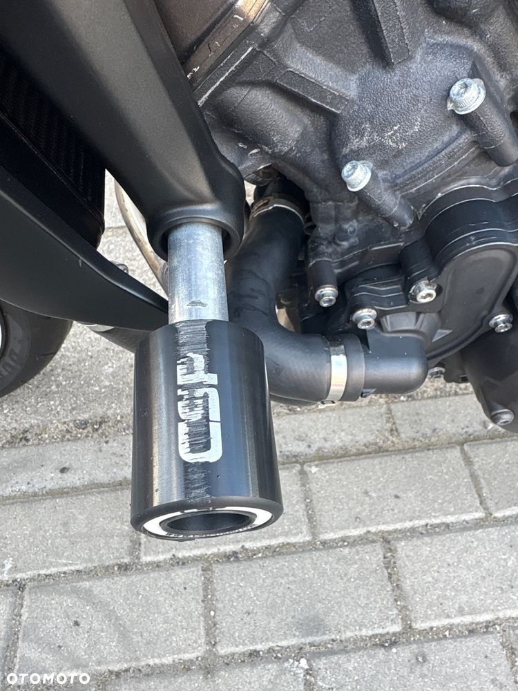 Yamaha FZ - 13