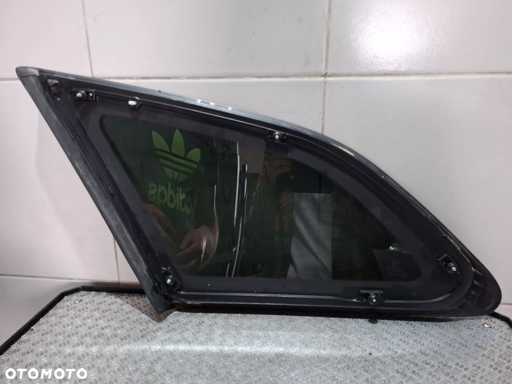 Szyba boczna prawy bok Kia Ceed Kombi 2017 rok przyciemnienie S3 - 3