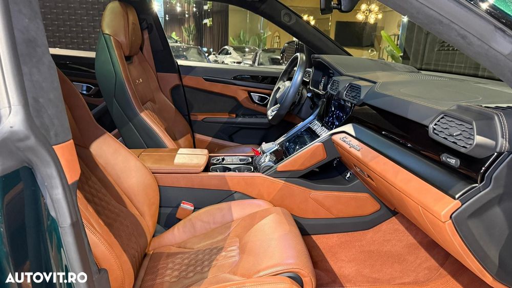 Lamborghini URUS - 32