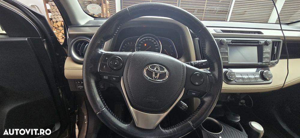 Toyota RAV4 2.2 D-4CAT 4WD Aut Luxury 18" - 32