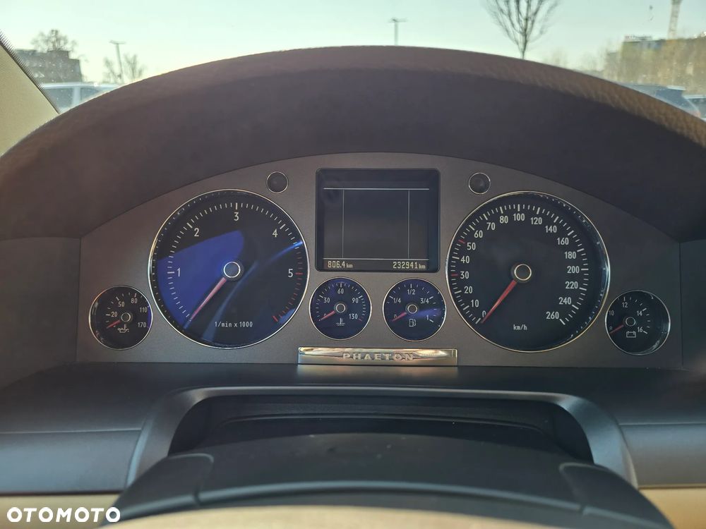 Volkswagen Phaeton - 7