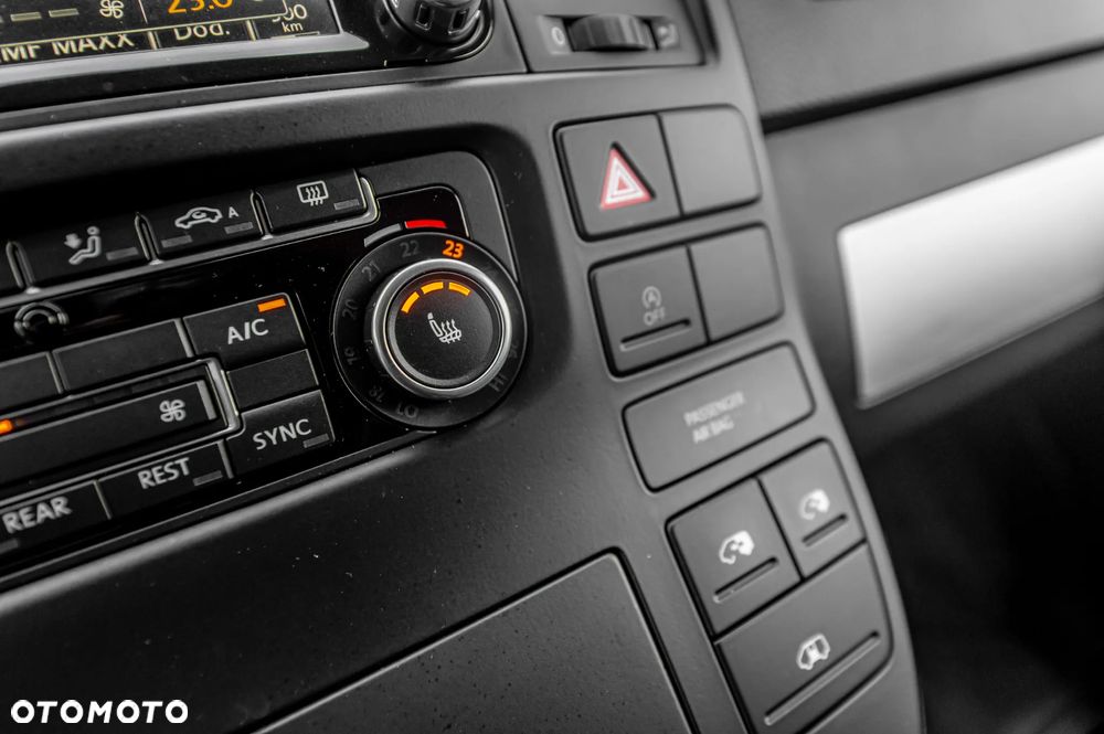 Volkswagen Multivan - 32