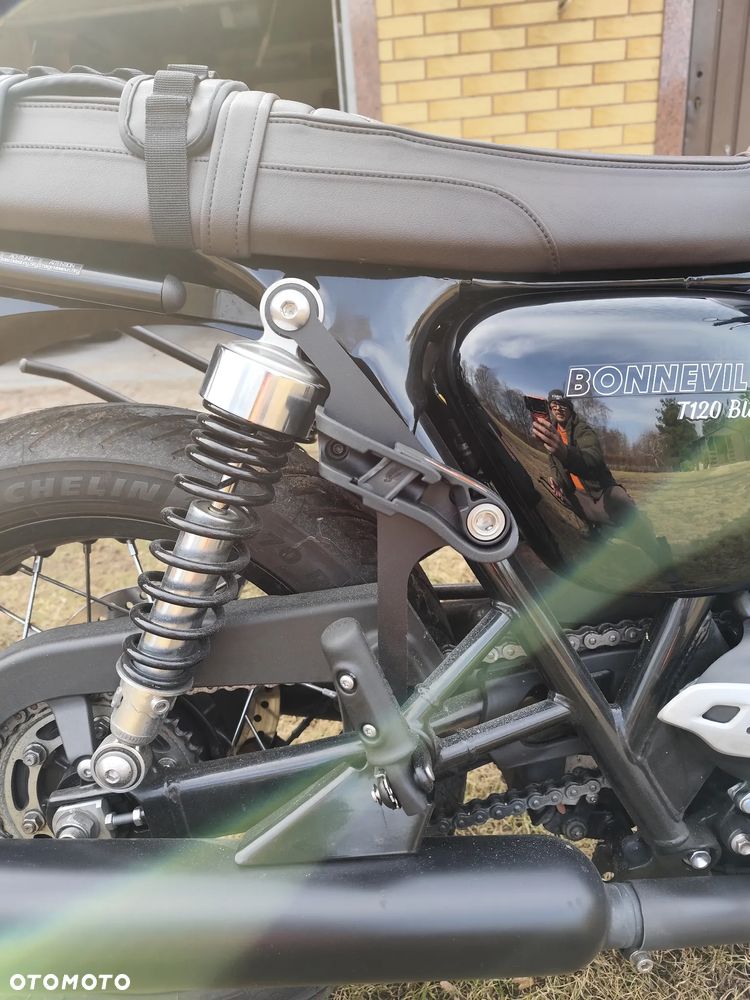 Triumph Bonneville - 12