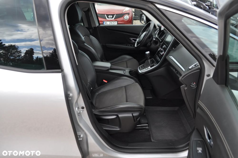 Renault Grand Scenic - 16