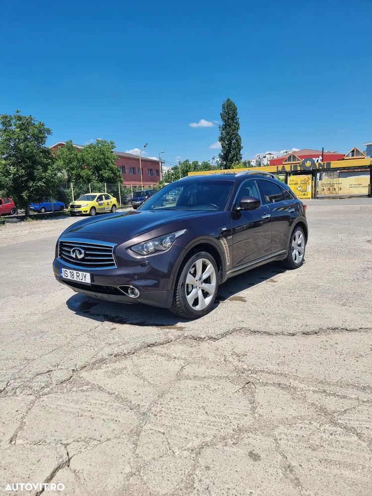 Infiniti Q70 - 2