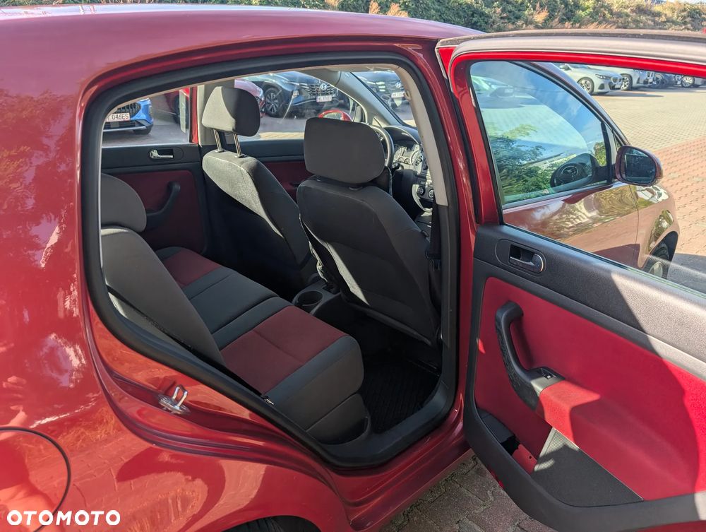 Volkswagen Golf 1.6 FSI Trendline - 12