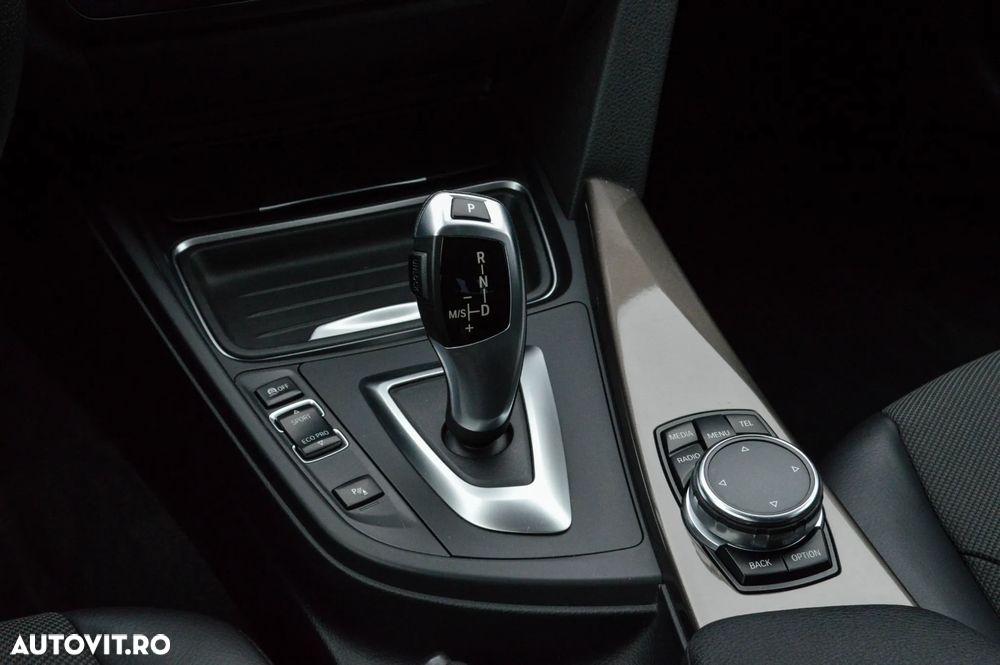 BMW Seria 3 320d xDrive Aut. Luxury Line - 38