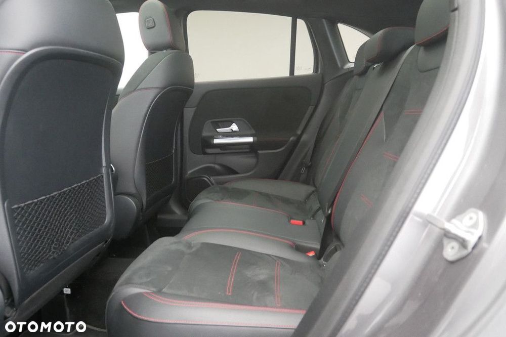 Mercedes-Benz GLA - 15
