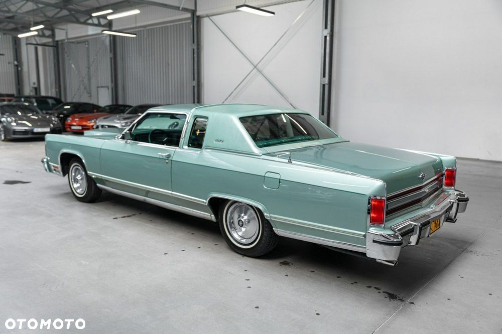 Lincoln Continental - 12
