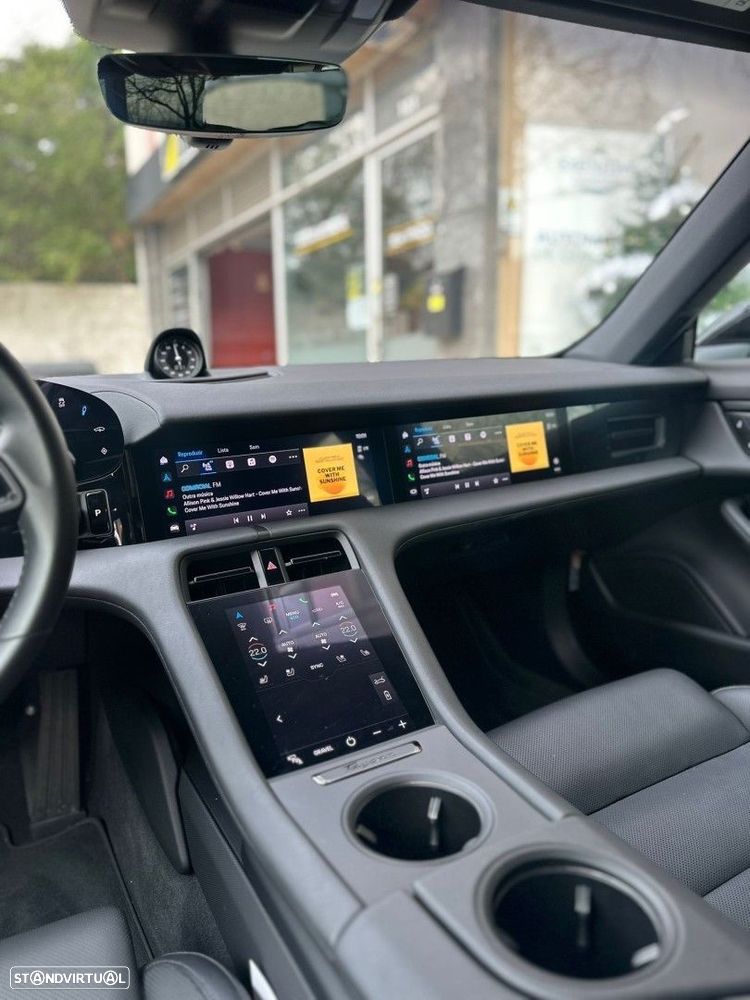 Porsche Taycan Cross Turismo 4S - 16