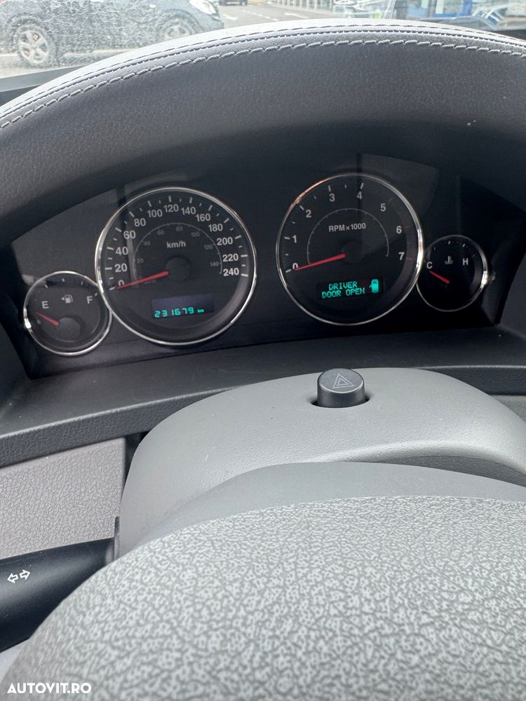 Jeep Grand Cherokee - 12