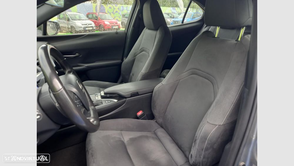 Lexus UX 250h - 11