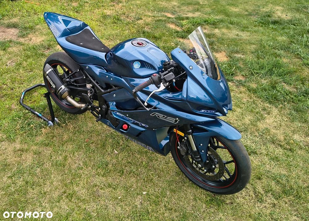 Yamaha R3 - 1
