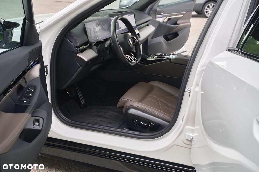 BMW Seria 5 520d xDrive - 18