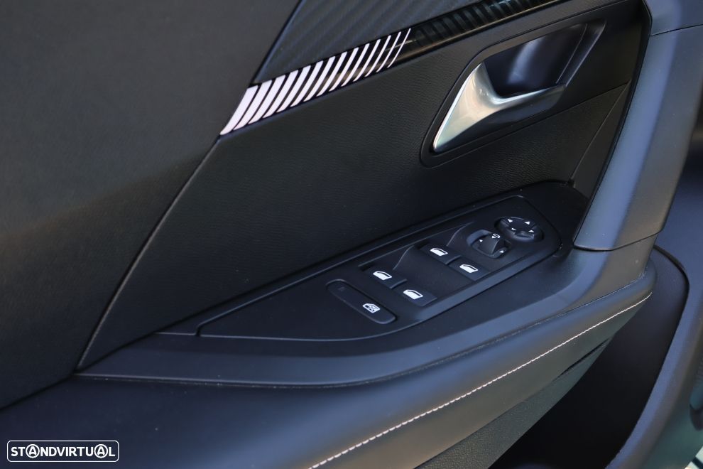 Peugeot e-2008 54 kWh Allure - 16