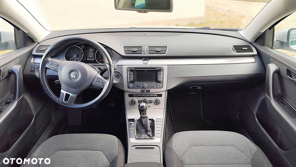 Volkswagen Passat - 8