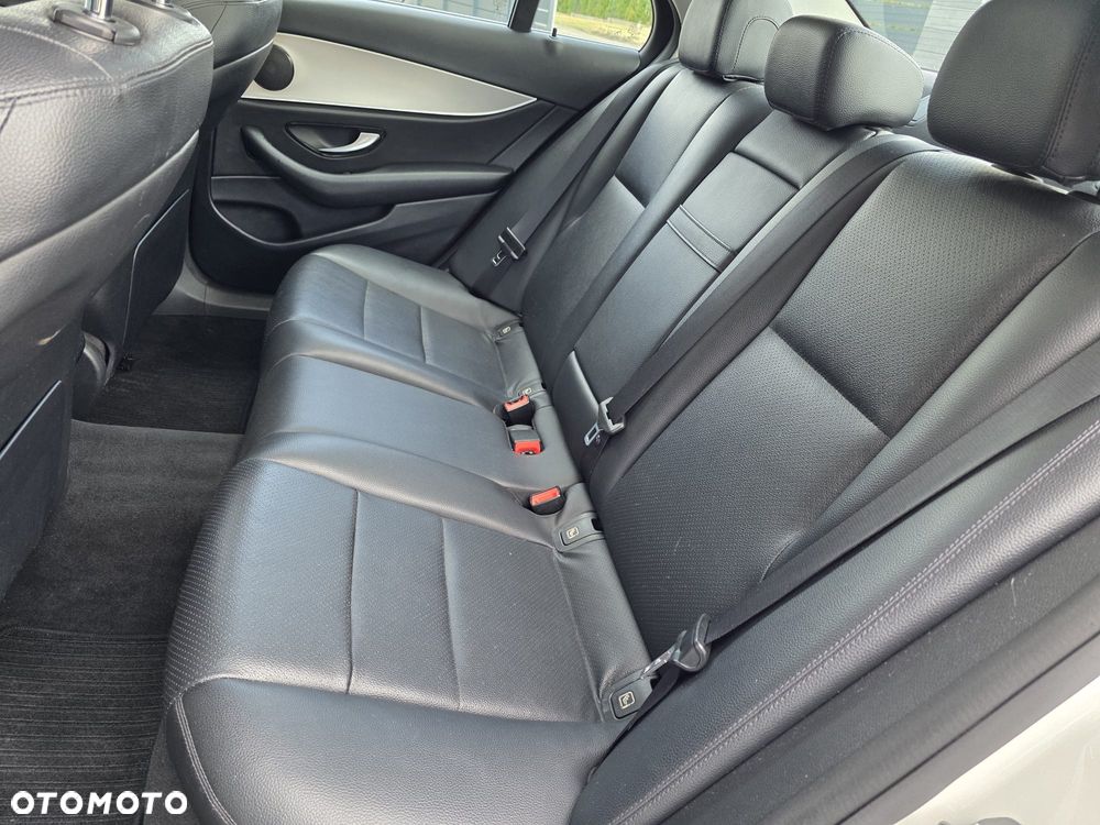 Mercedes-Benz Klasa E - 23