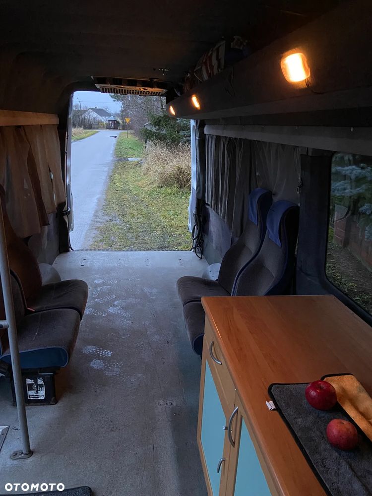 Mercedes-Benz Sprinter - 13