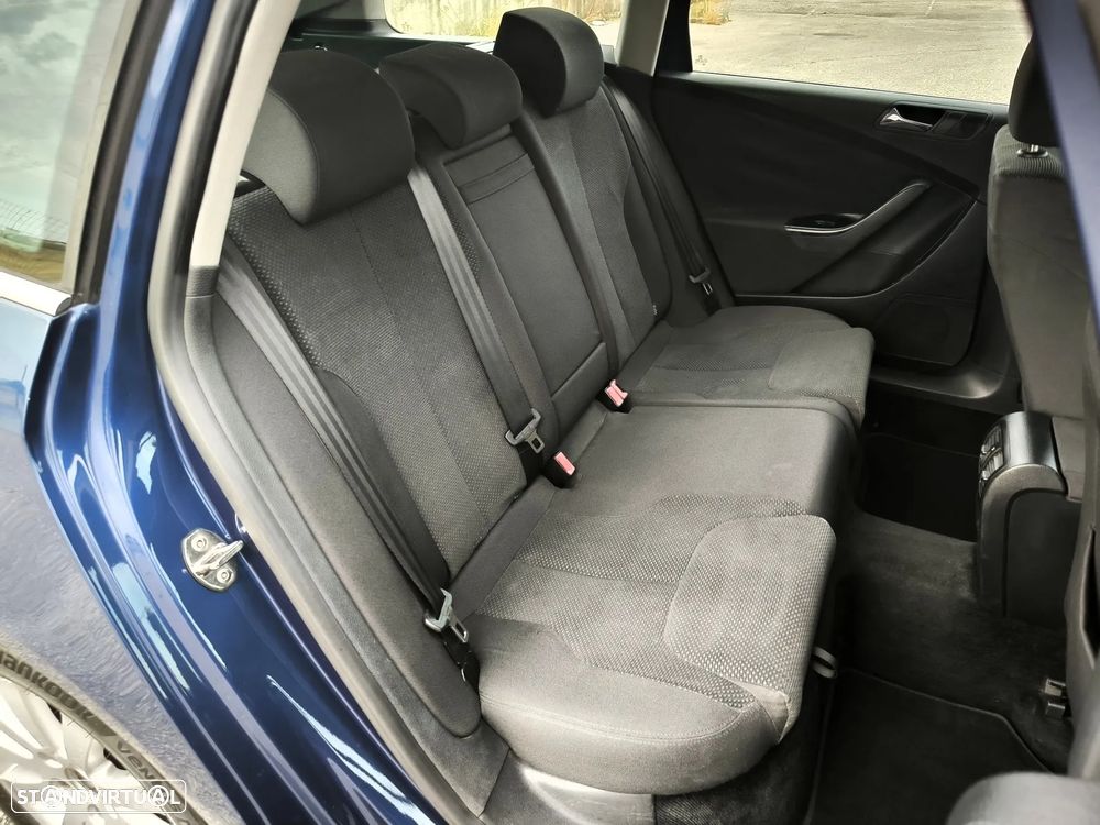 VW Passat Variant 2.0 TDI Confortline - 27