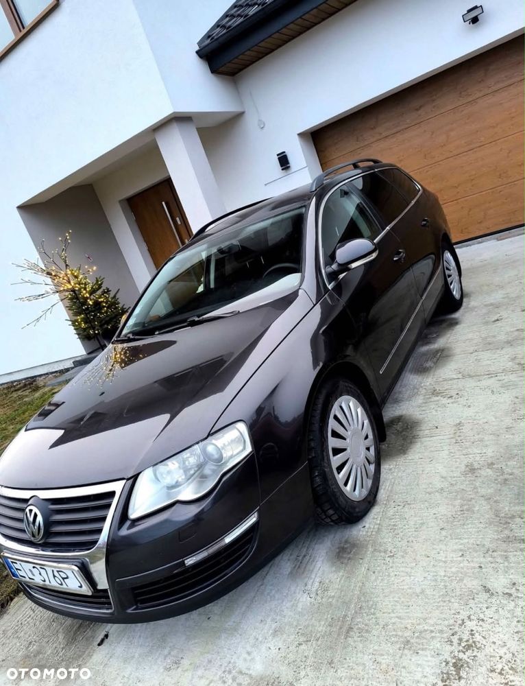 Volkswagen Passat - 1