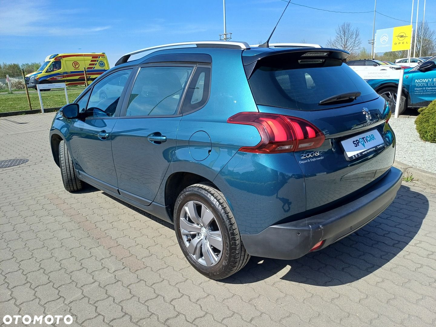 Peugeot 2008 - 4