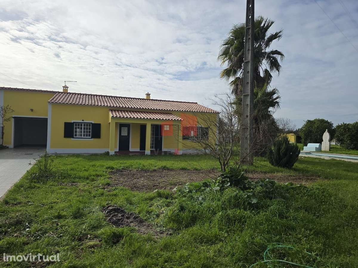 Moradia térrea com piscina em lode de 3220 m2 - Grande imagem: 2/33
