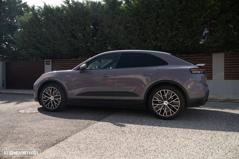 Porsche Macan Electric 4 - 7