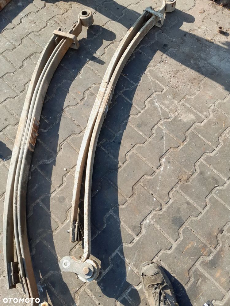 Resor 2 pióra Renault Mascott 3.0 - 1