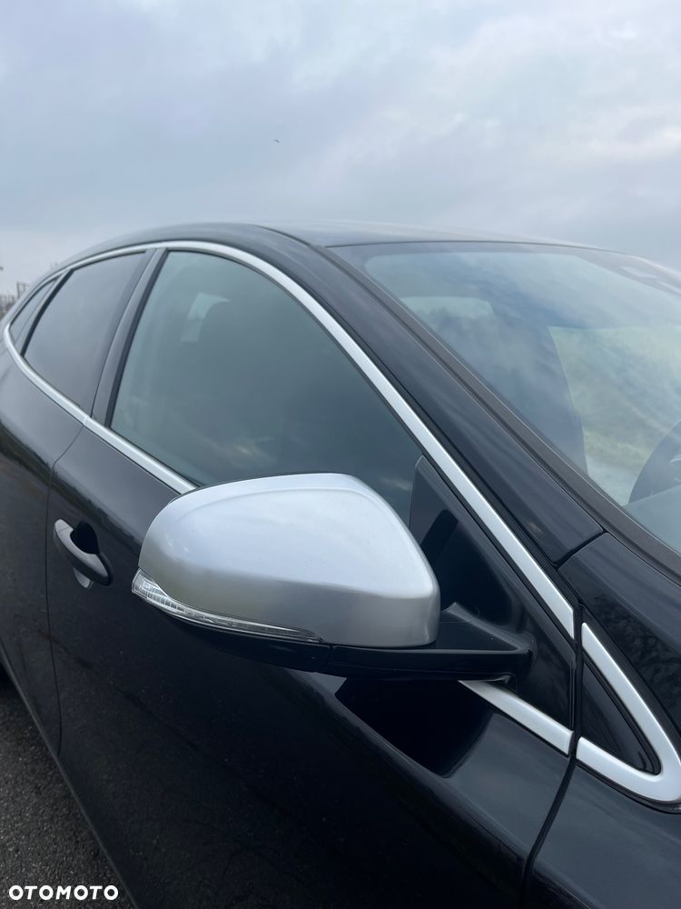 Volvo V40 D2 R-Design - 13